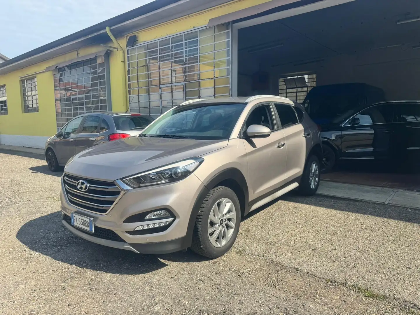 Hyundai TUCSON 1.7 crdi Sound 2wd 115cv - 2