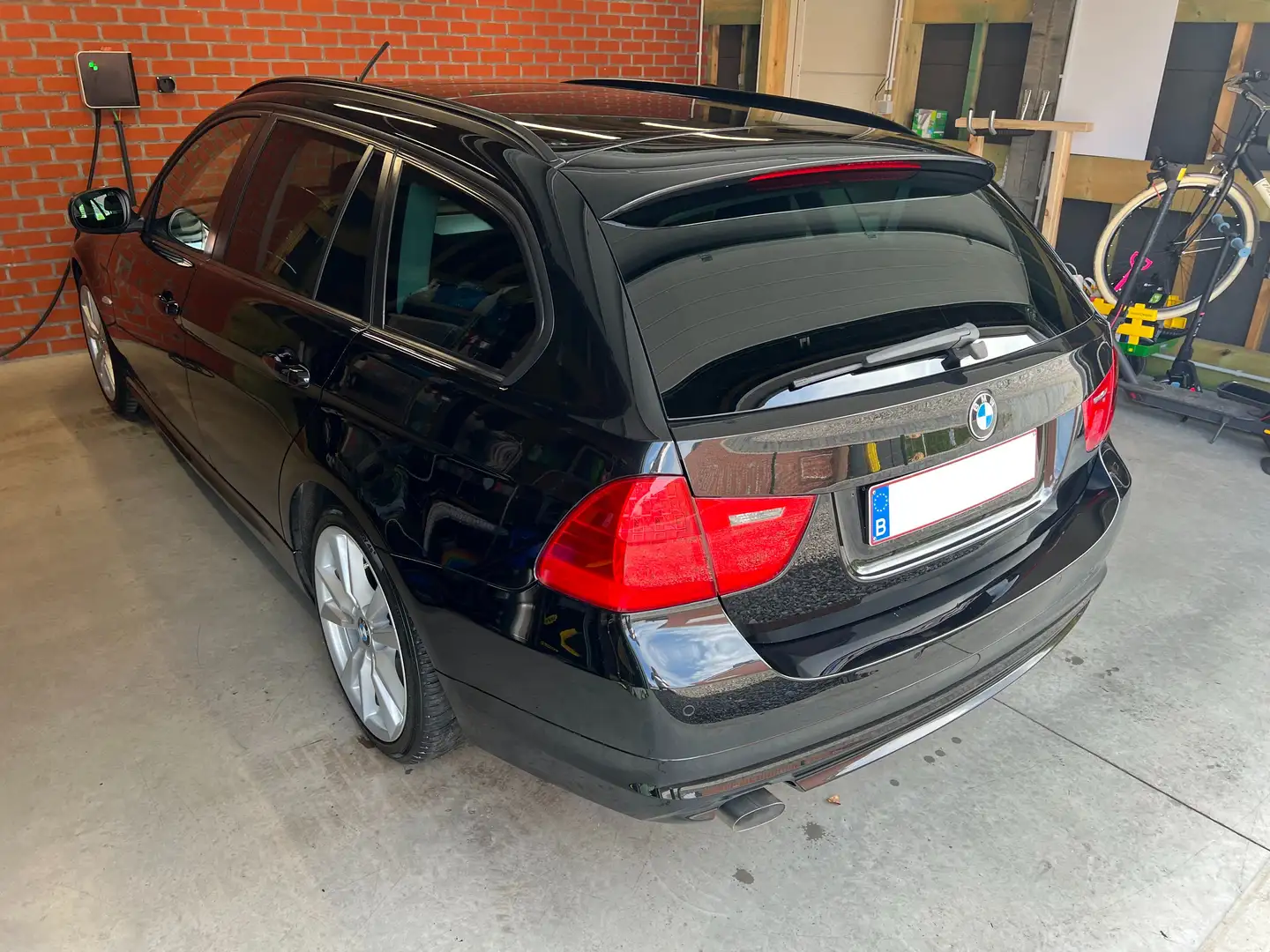 BMW 318 Touring 318 d Noir - 1