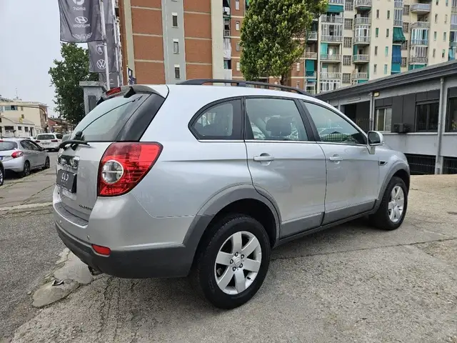 Chevrolet Captiva view 4