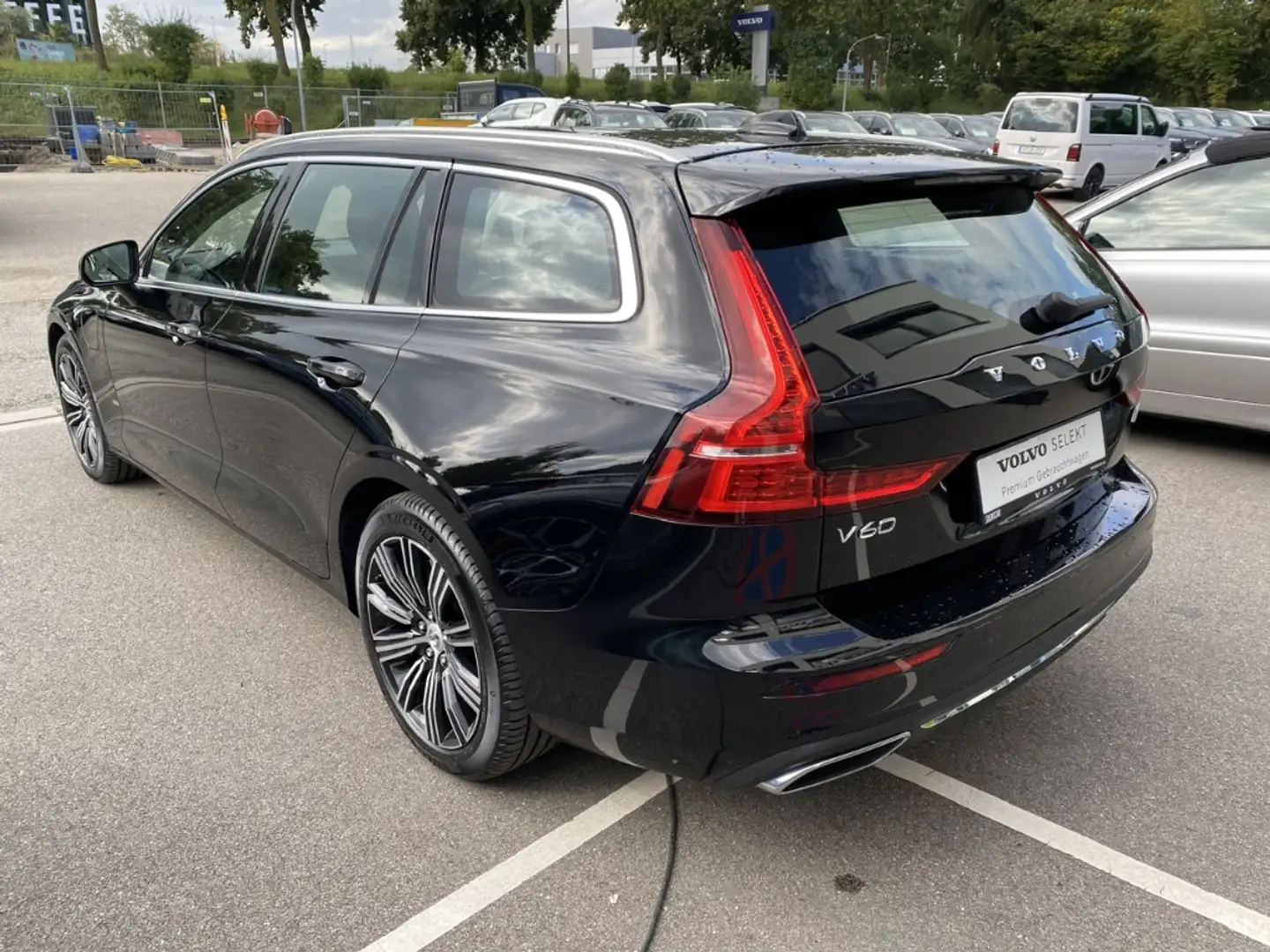 Volvo V60 Inscription Expression Recharge Plug-In Hybrid AWD Nero - 2