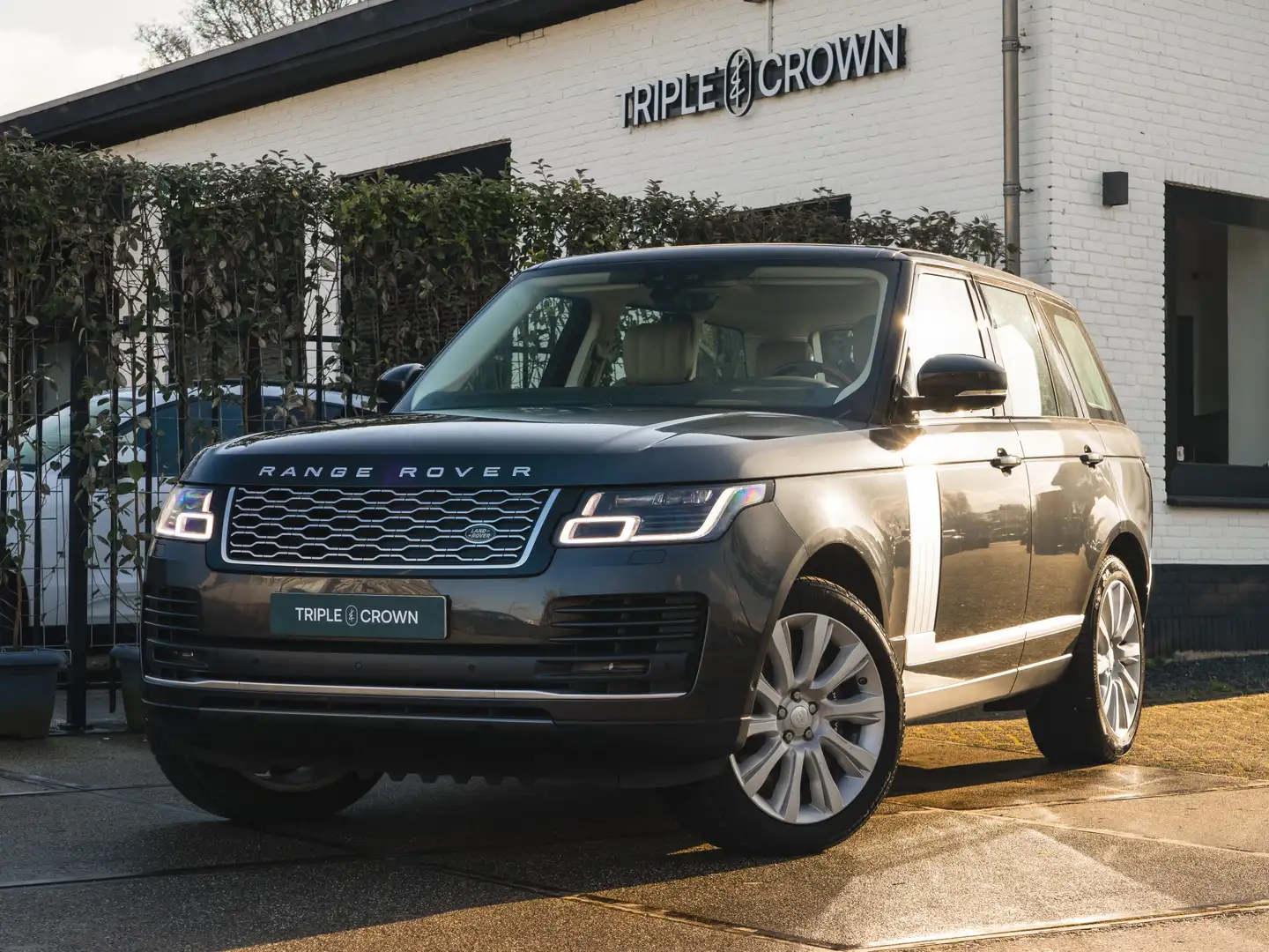 Land Rover Range Rover 2.0 P400e Vogue Grijs - 1