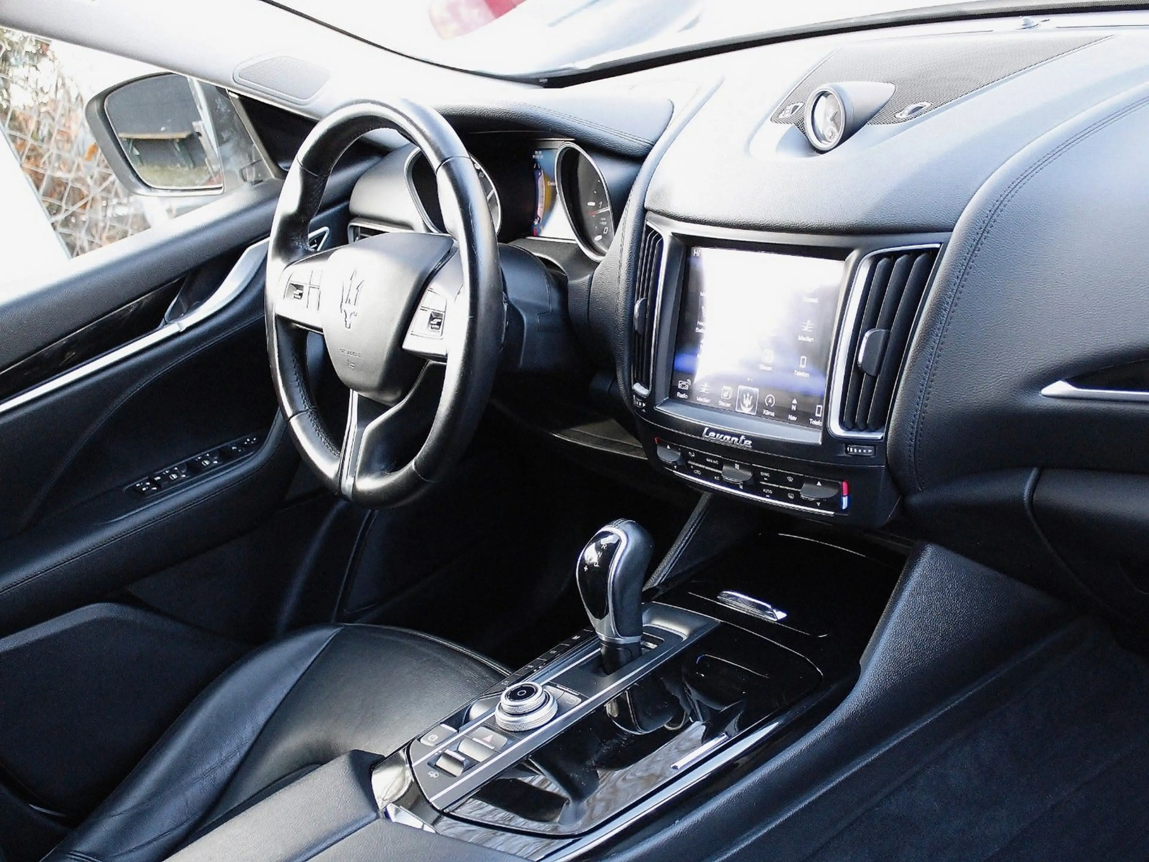 Maserati Levante LEVANTE 3.0d Q4 *360+NAVi+SPUR+LEDER+SKYHOOK+21" — photo 9