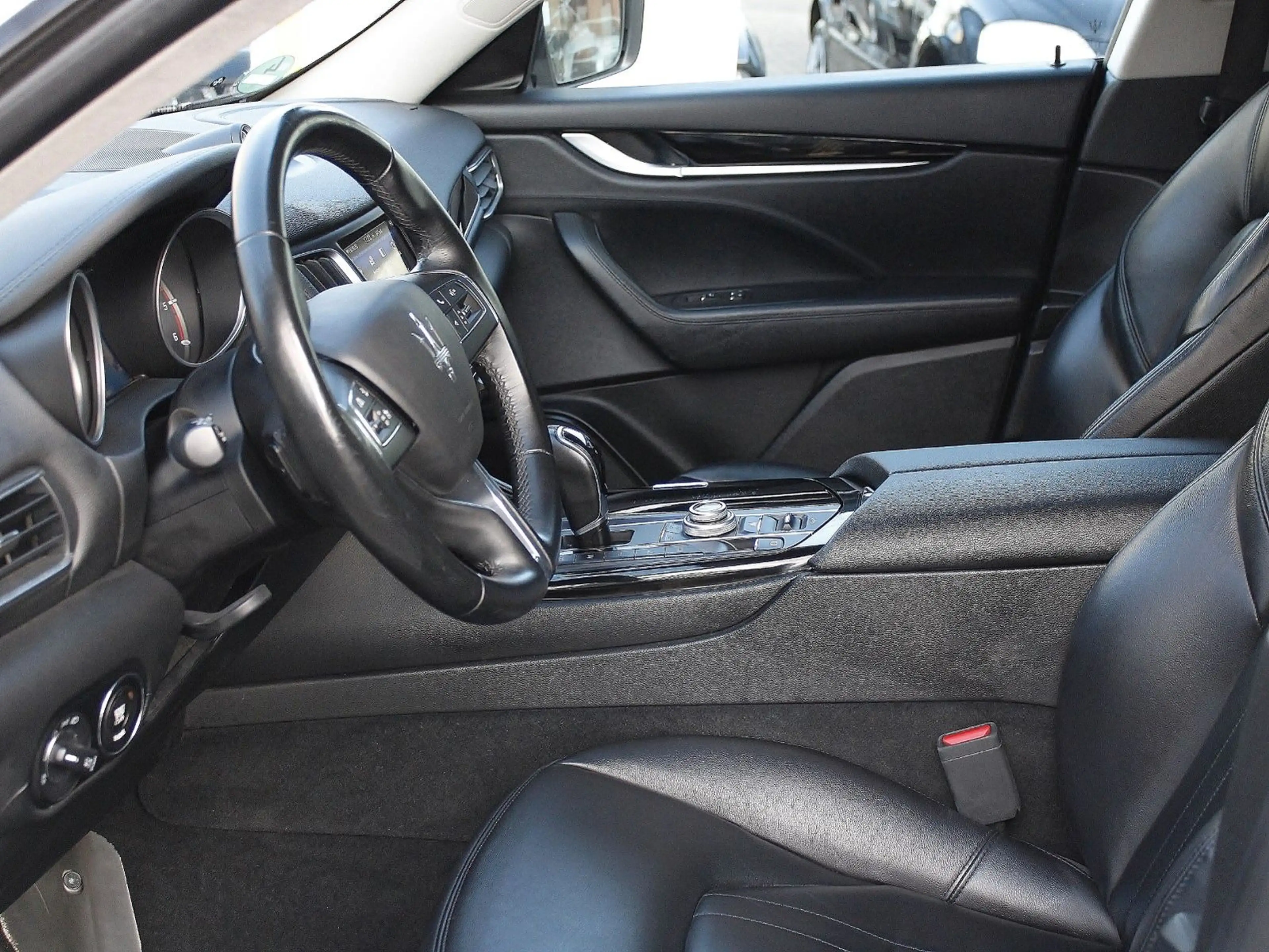 Maserati Levante LEVANTE 3.0d Q4 *360+NAVi+SPUR+LEDER+SKYHOOK+21" — photo 6