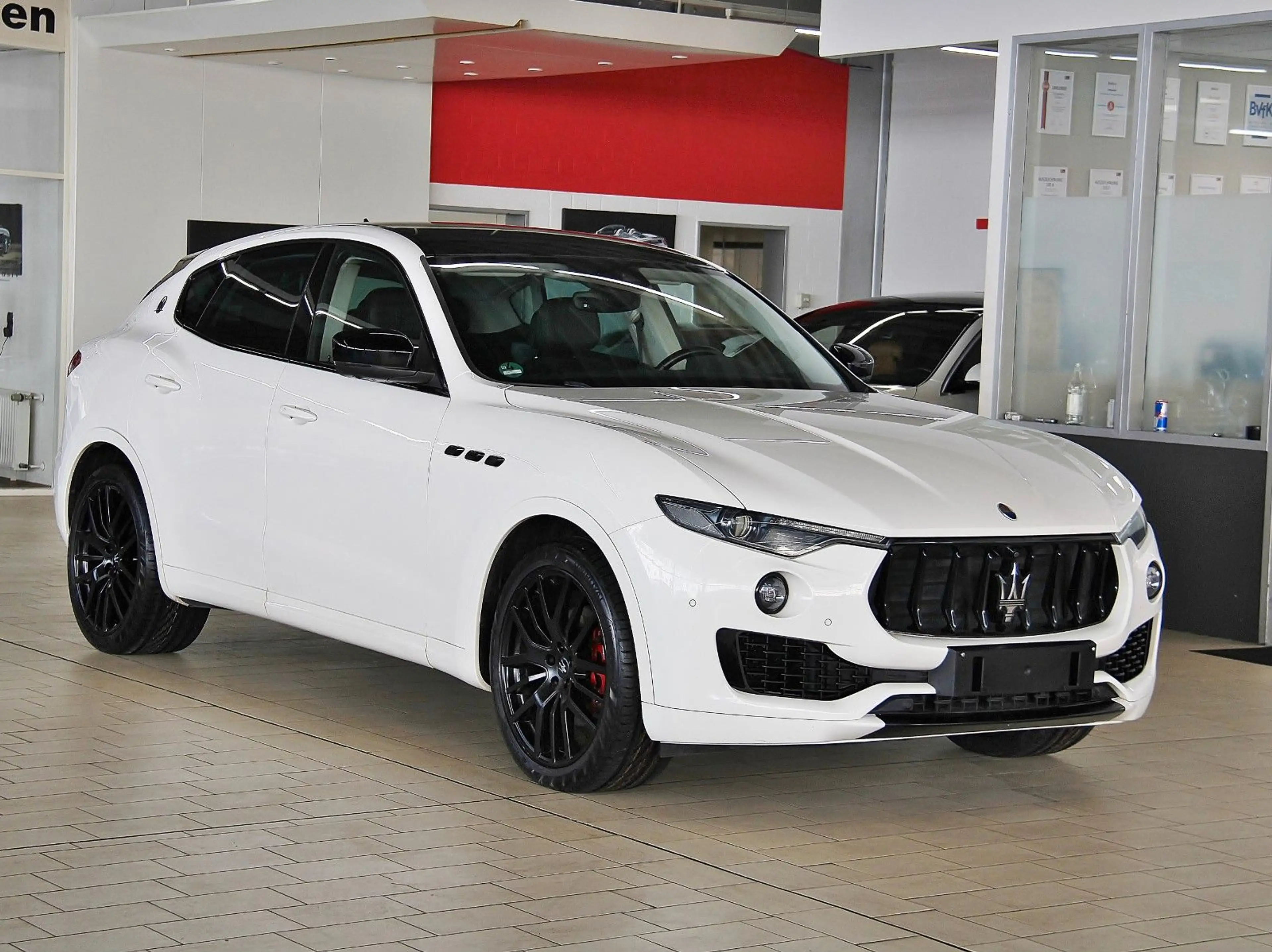 Maserati Levante LEVANTE 3.0d Q4 *360+NAVi+SPUR+LEDER+SKYHOOK+21"