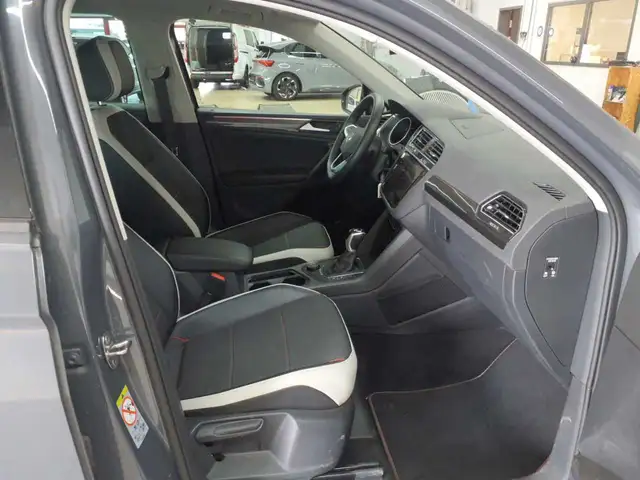 Volkswagen Tiguan view 8