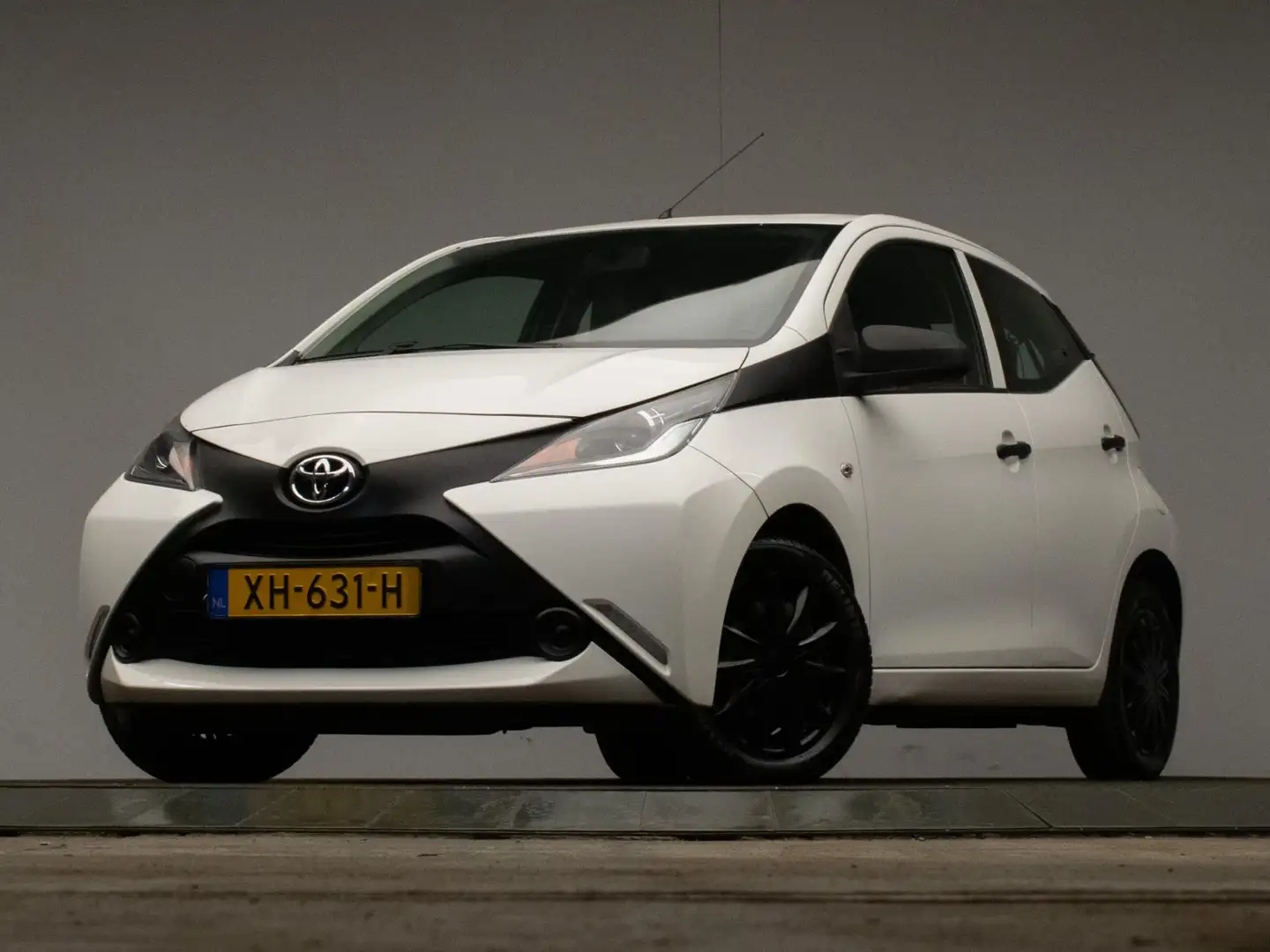 Toyota Aygo 1.0 VVT-i x-fun Sport (AIRCO,BLUETOOTH,CRUISE,LED, Blanco - 2