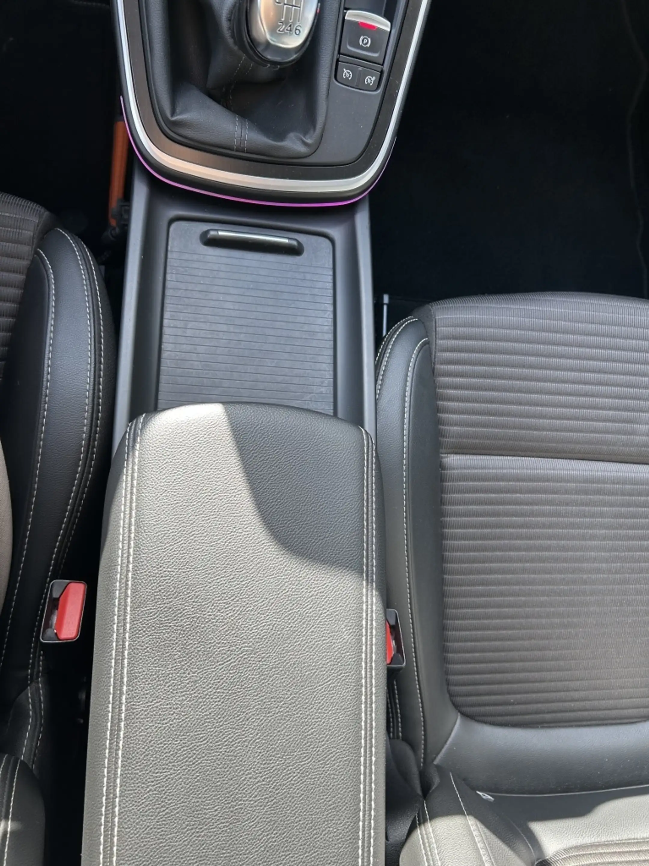 Renault Scenic 1.2 Energy TCe 130pk Bose — photo 24