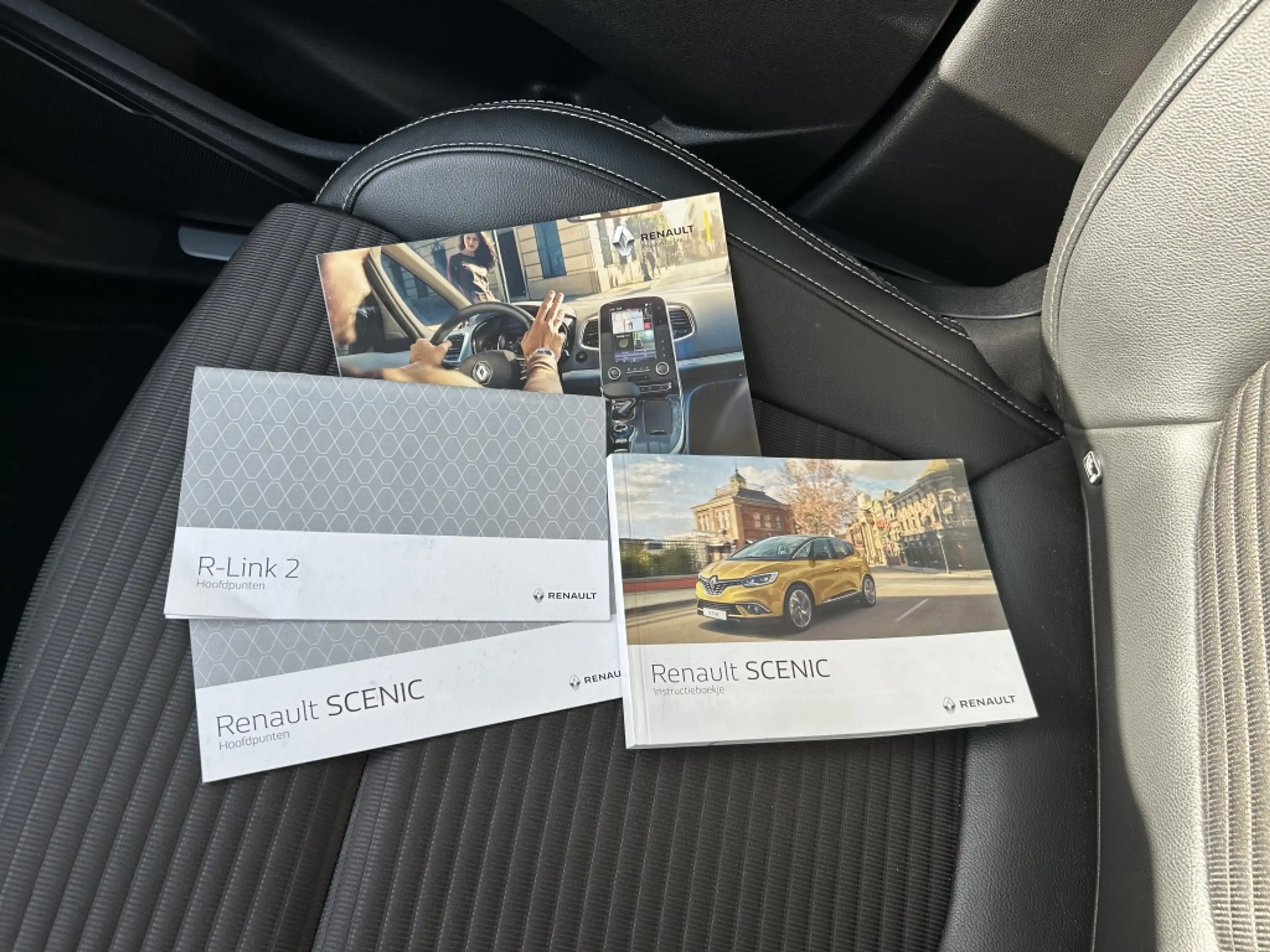 Renault Scenic 1.2 Energy TCe 130pk Bose — photo 31