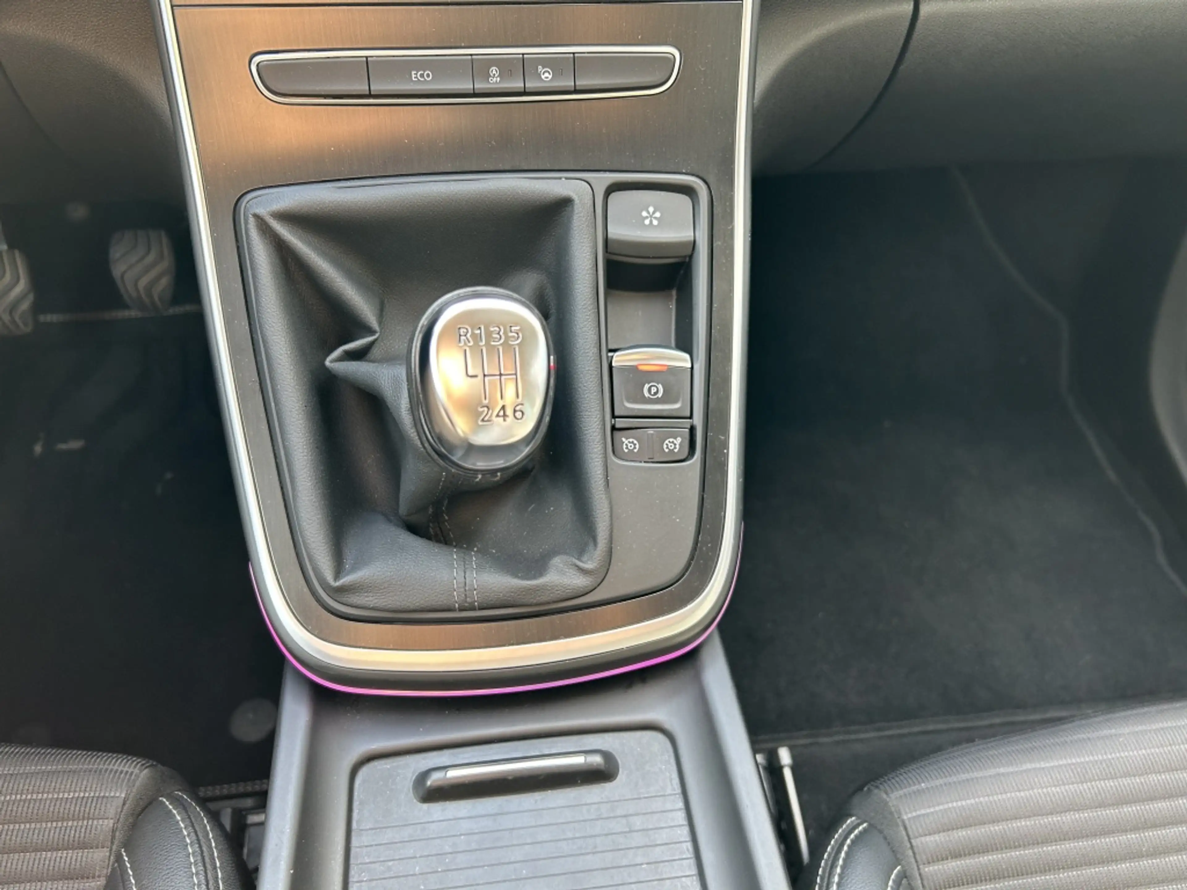 Renault Scenic 1.2 Energy TCe 130pk Bose — photo 26