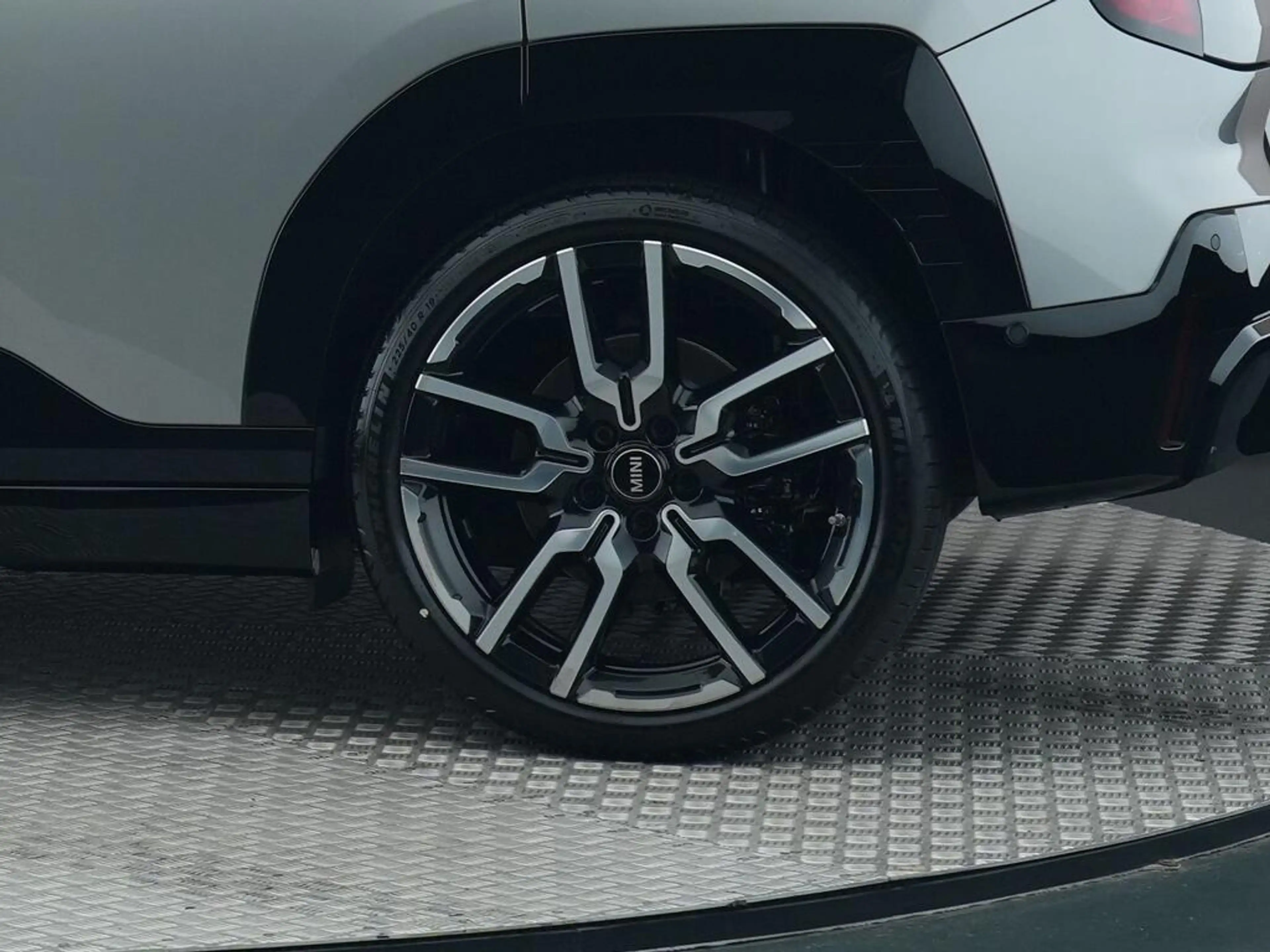 MINI Aceman E John Cooper Works M 42.5 kWh — photo 15