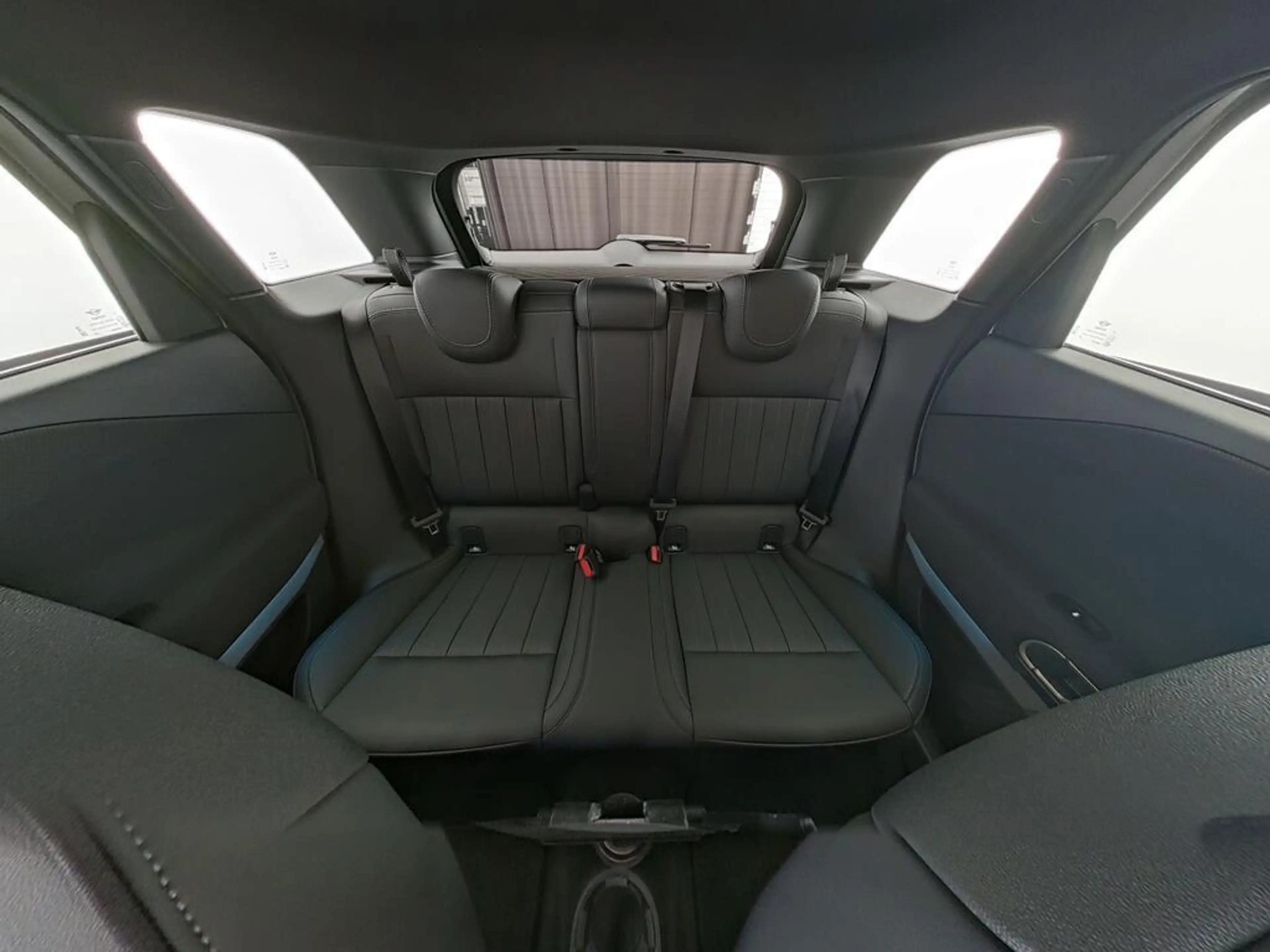 MINI Aceman E John Cooper Works M 42.5 kWh — photo 6