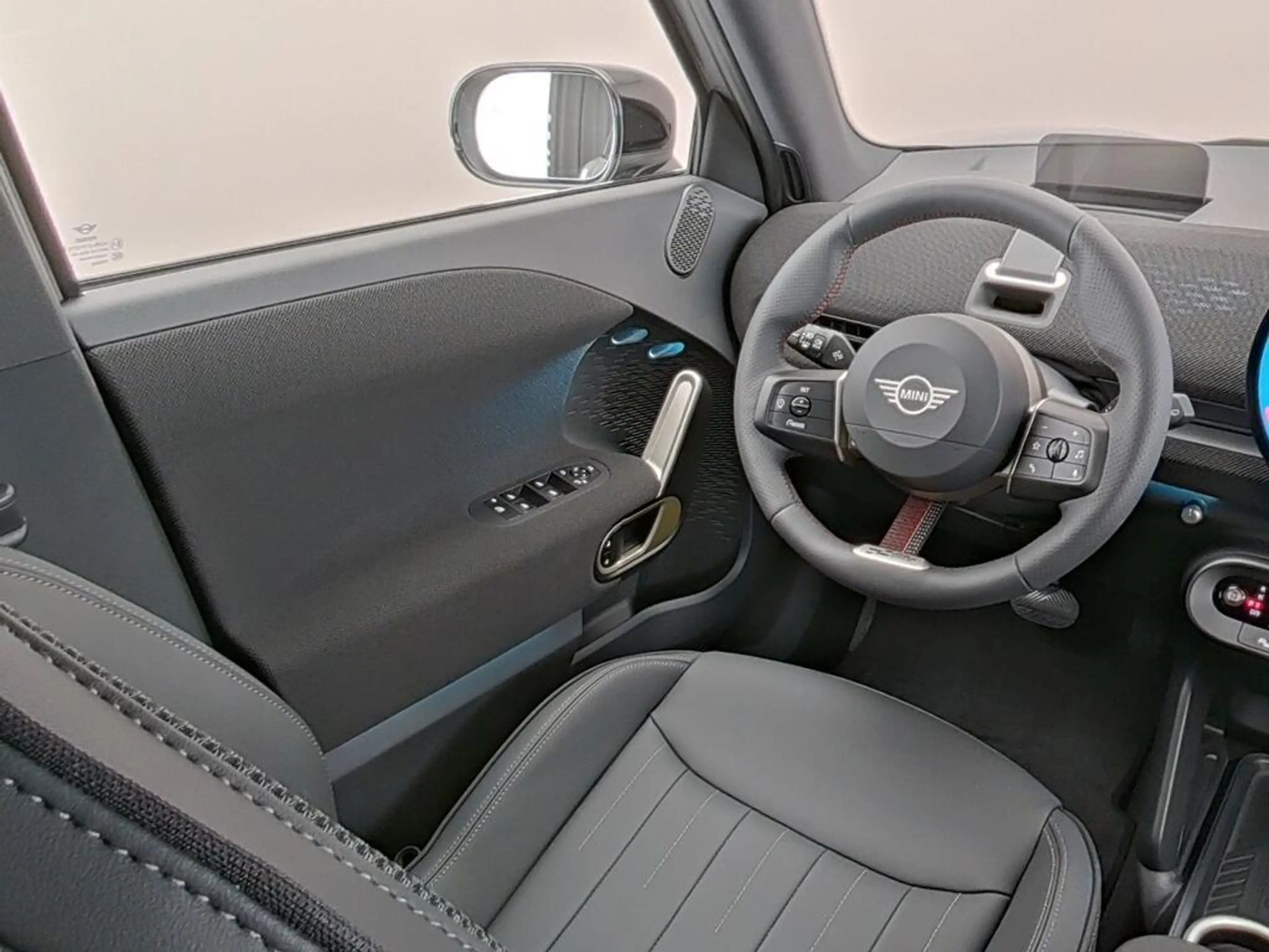 MINI Aceman E John Cooper Works M 42.5 kWh — photo 4