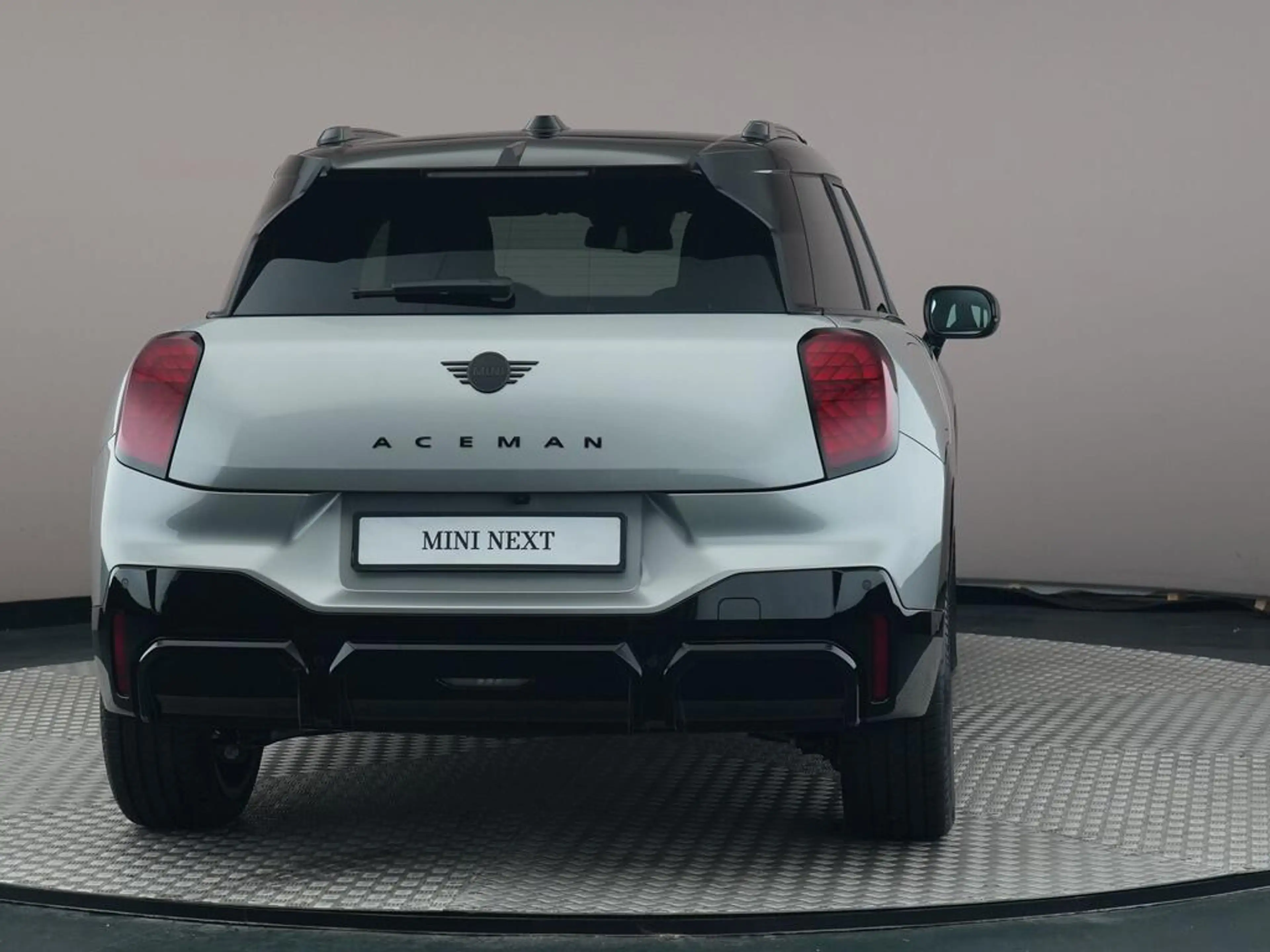 MINI Aceman E John Cooper Works M 42.5 kWh — photo 9