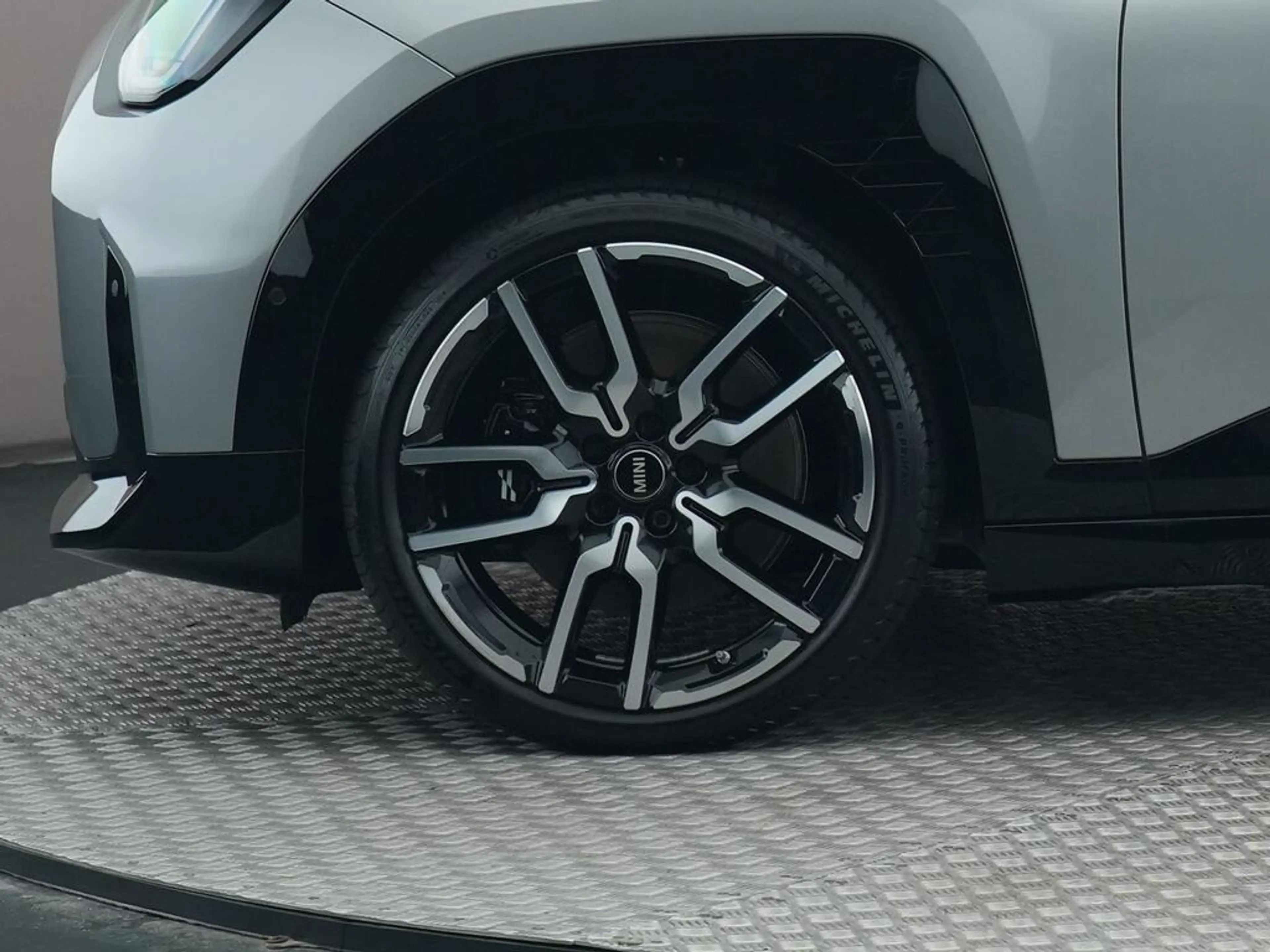 MINI Aceman E John Cooper Works M 42.5 kWh — photo 14