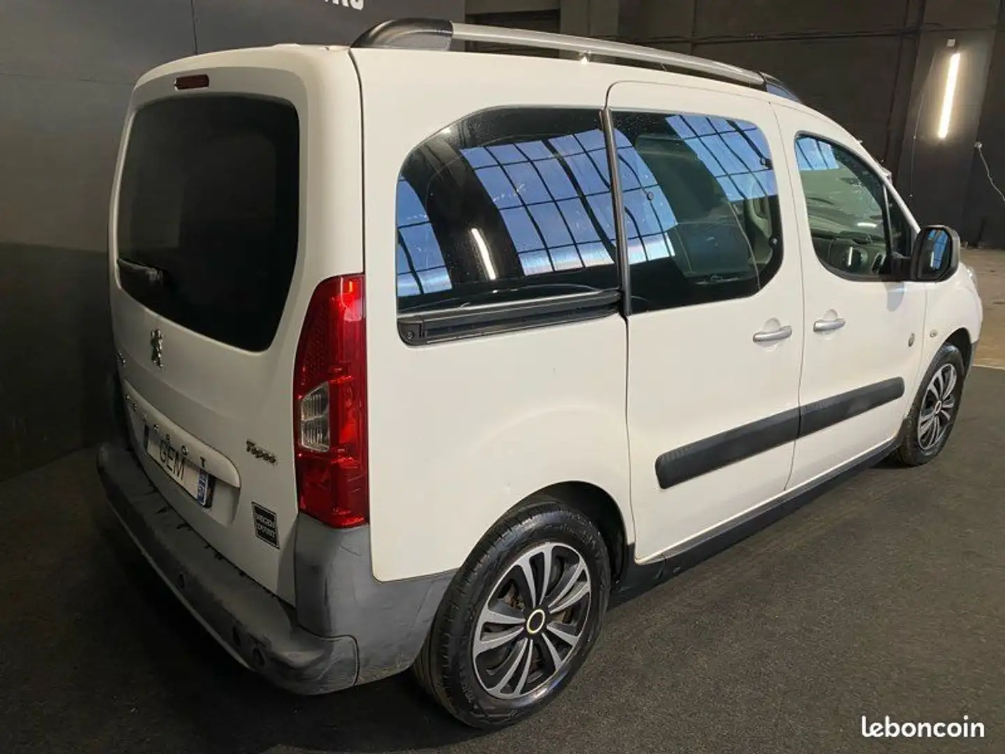 Peugeot Partner Tepee 1.6 HDI OUTDOOR (92cv) première main- kit de distribution à jour révision garantie - Blanco - 2