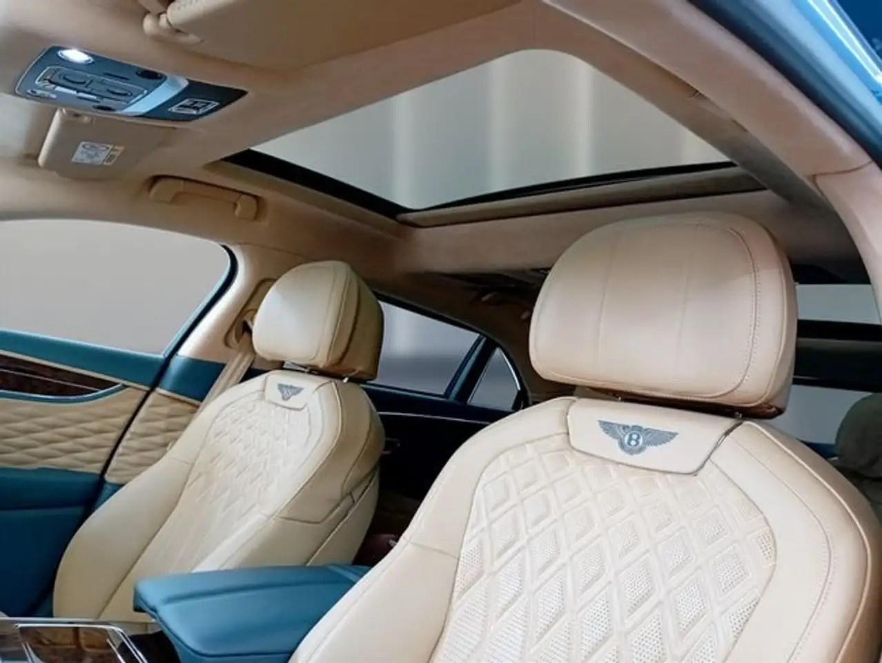 Bentley Flying Spur 2023 — фото 11