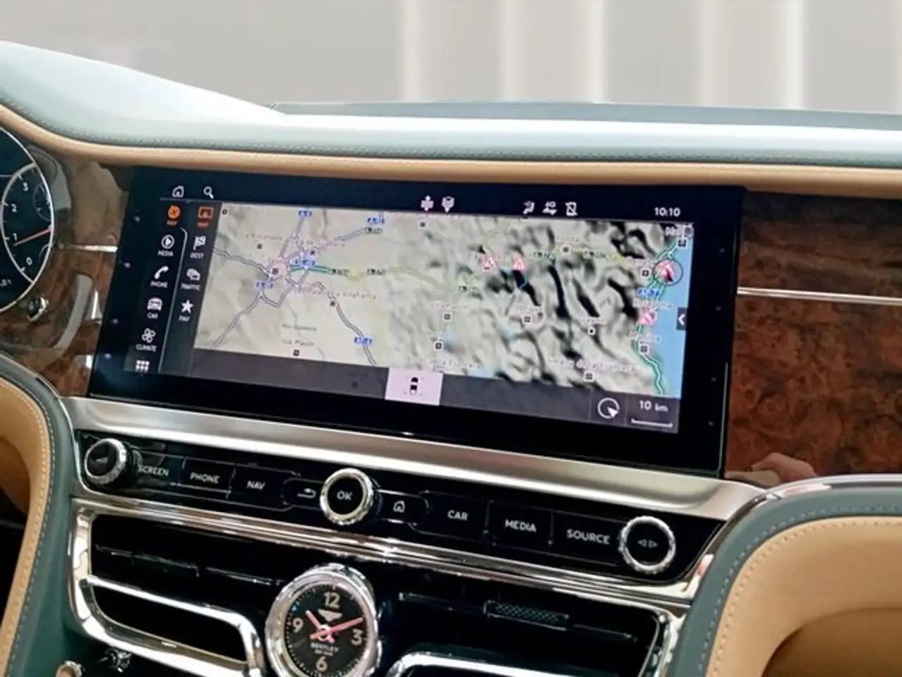 Bentley Flying Spur 2023 — фото 15
