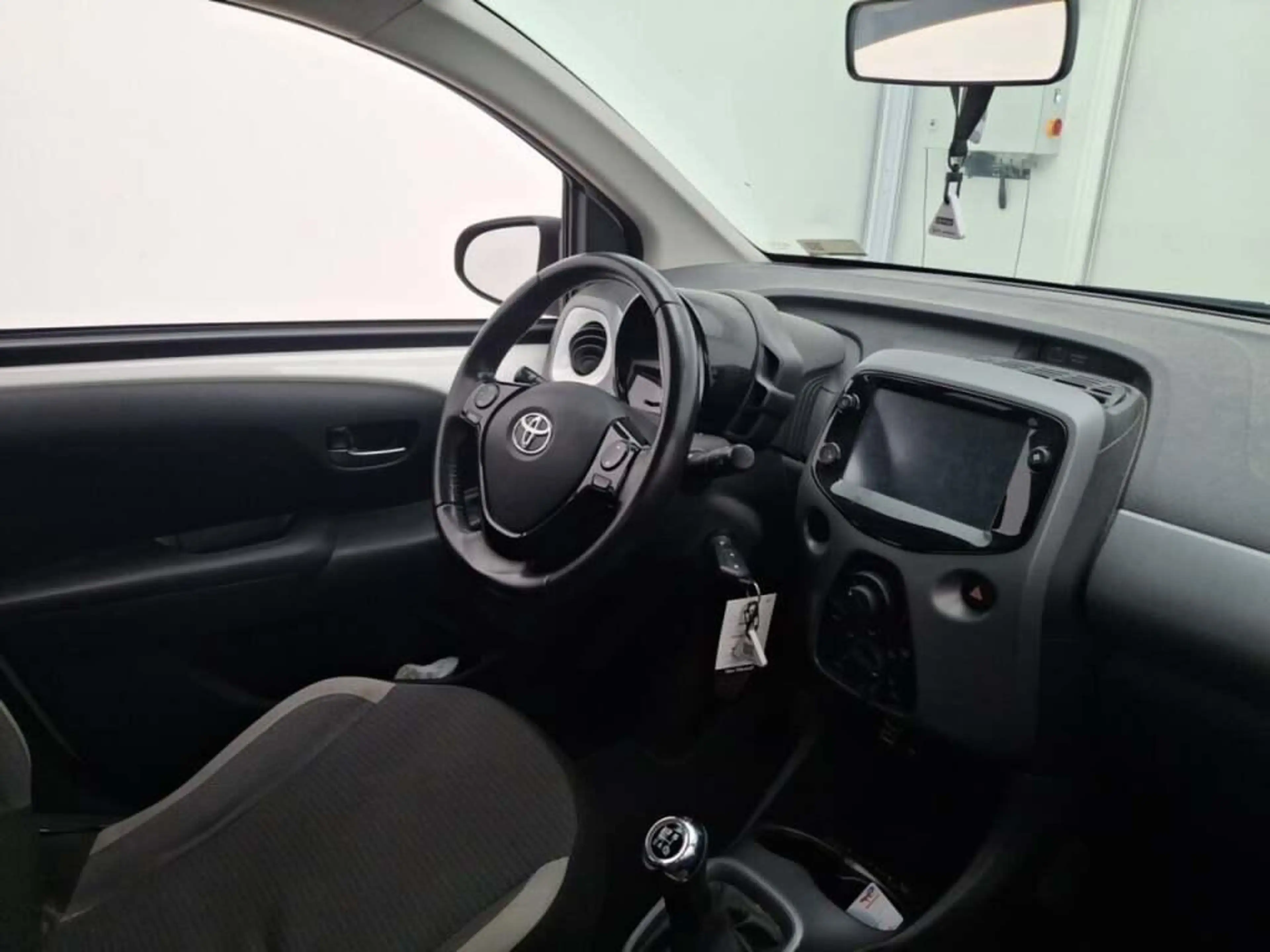 Toyota Aygo 1.0 VVT-i x-play — photo 3