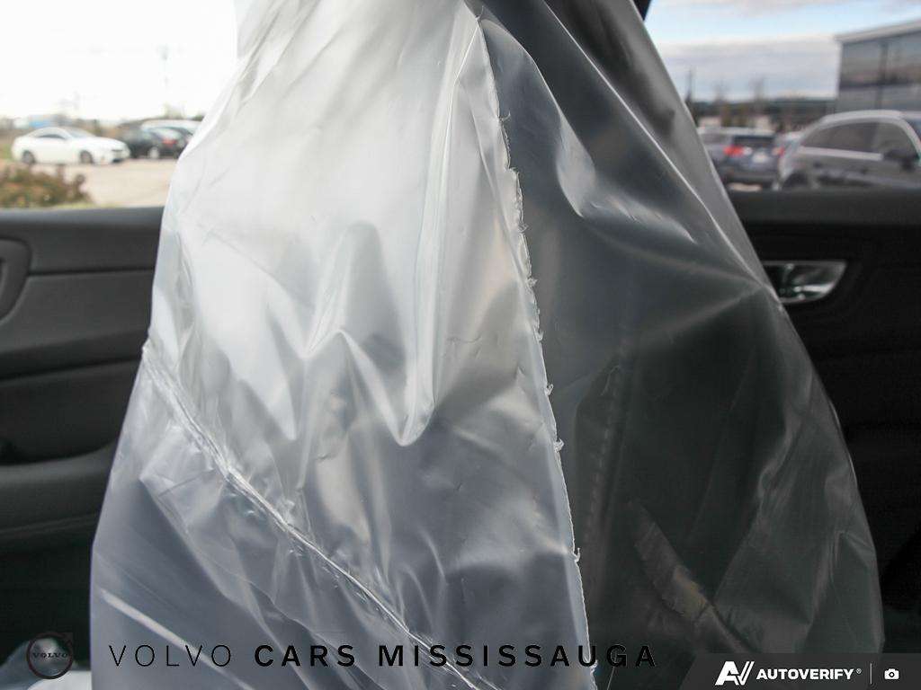 2026 Volvo XC60 B5 AWD Ultra Black Edition thumb 23