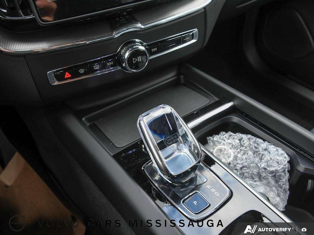 2026 Volvo XC60 B5 AWD Ultra Black Edition thumb 19