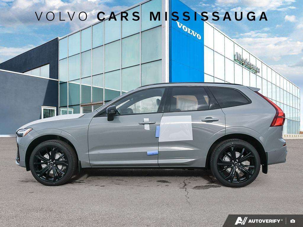 2026 Volvo XC60 B5 AWD Ultra Black Edition alt 3
