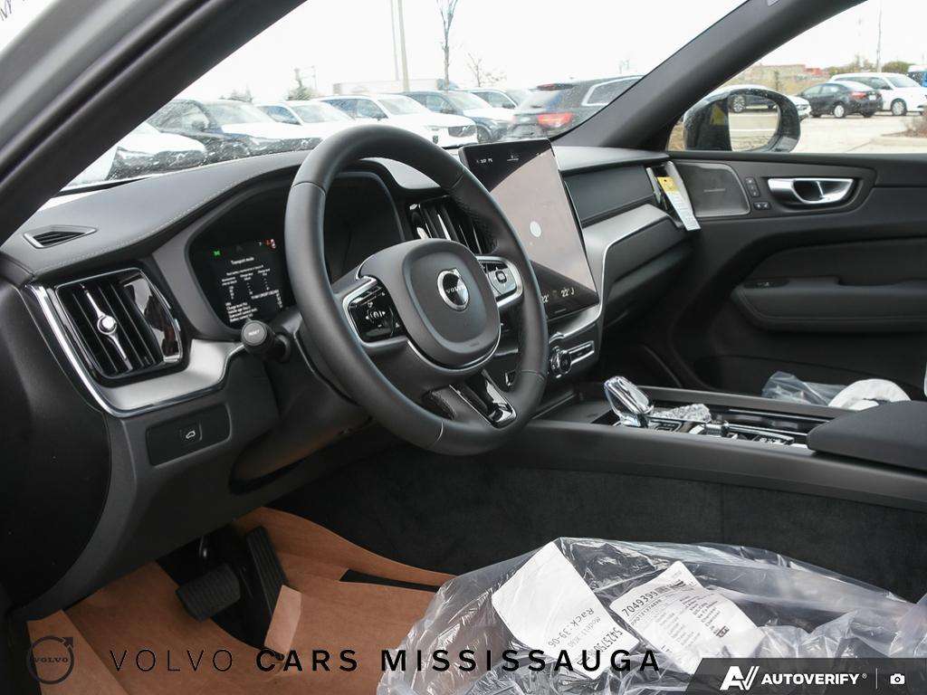 2026 Volvo XC60 B5 AWD Ultra Black Edition thumb 13