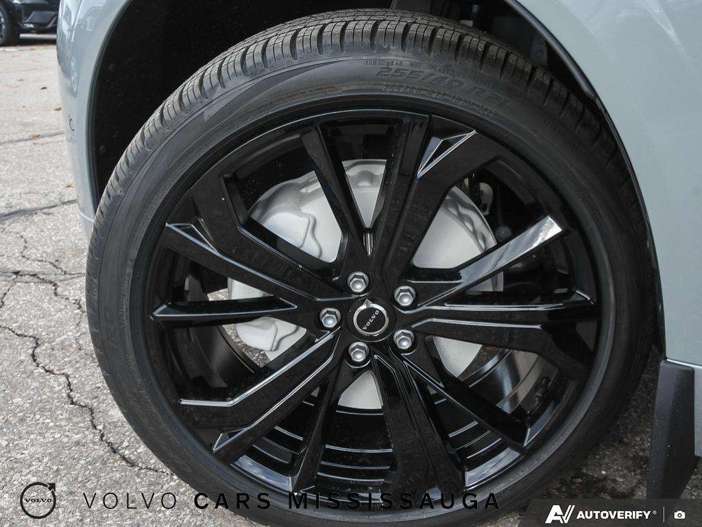 2026 Volvo XC60 B5 AWD Ultra Black Edition thumb 6