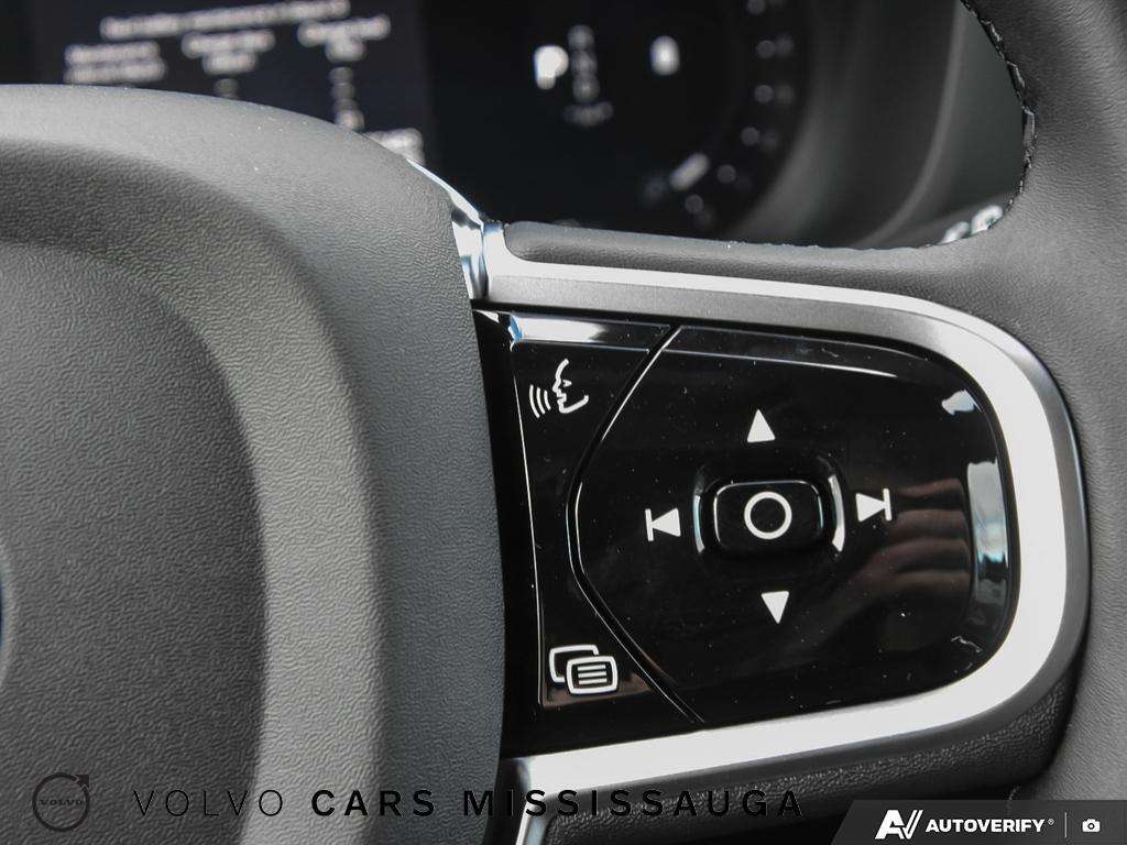 2026 Volvo XC60 B5 AWD Ultra Black Edition thumb 18