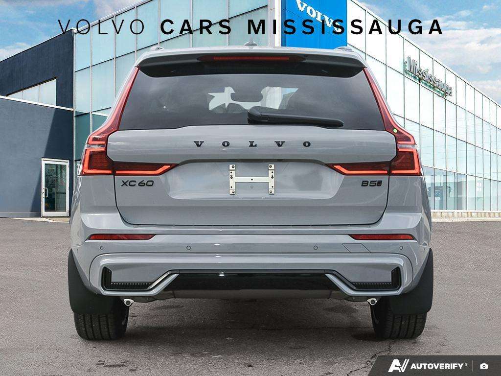 2026 Volvo XC60 B5 AWD Ultra Black Edition alt 5