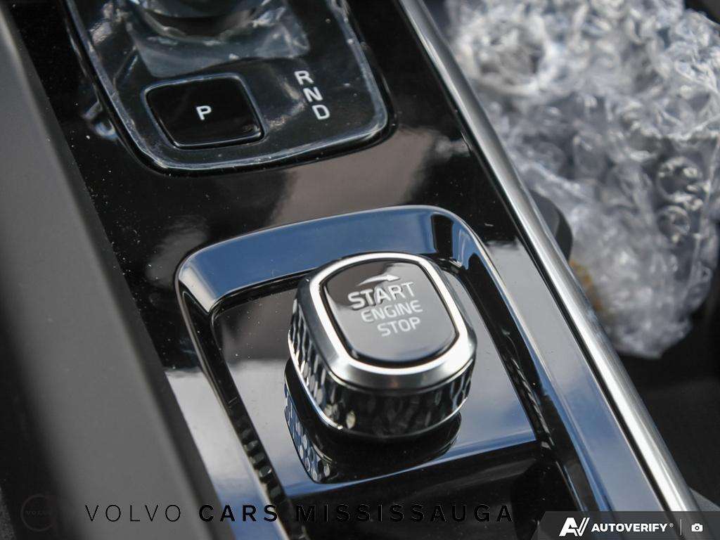 2026 Volvo XC60 B5 AWD Ultra Black Edition thumb 27