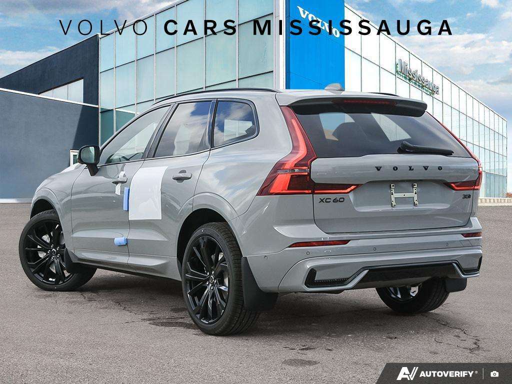 2026 Volvo XC60 B5 AWD Ultra Black Edition alt 4