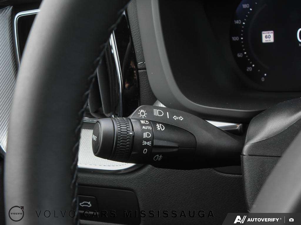 2026 Volvo XC60 B5 AWD Ultra Black Edition thumb 16