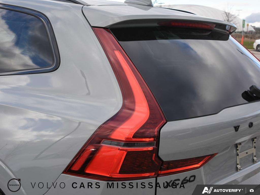 2026 Volvo XC60 B5 AWD Ultra Black Edition thumb 12