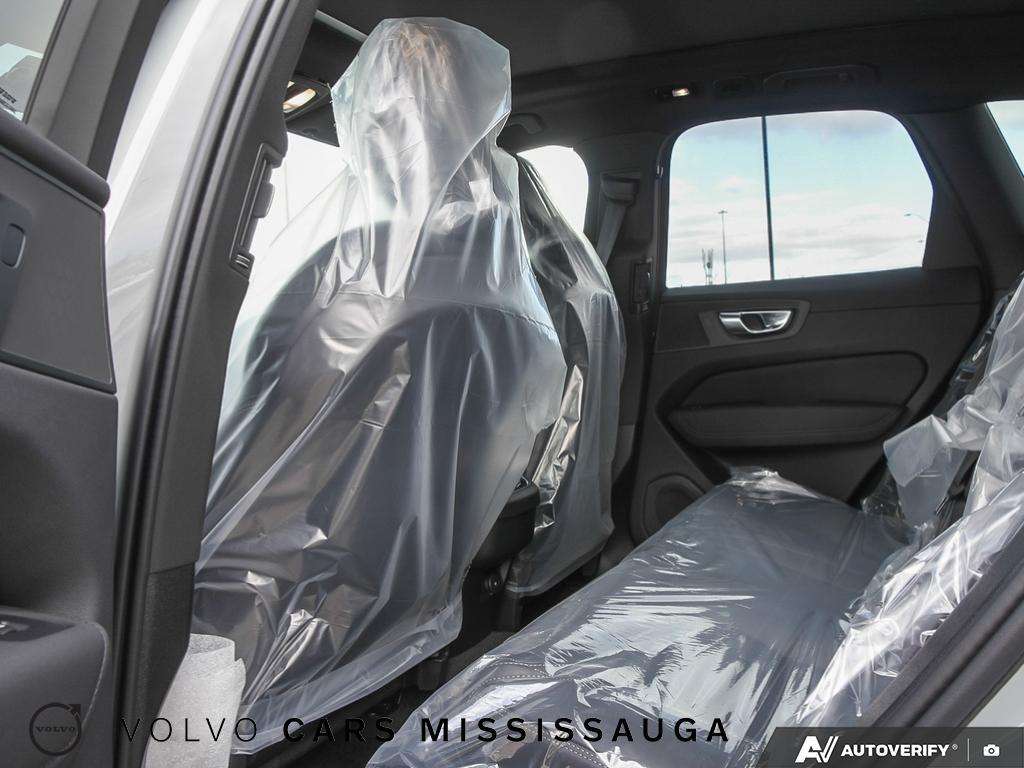 2026 Volvo XC60 B5 AWD Ultra Black Edition thumb 24