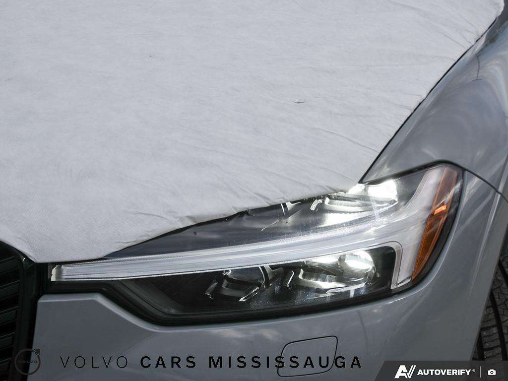 2026 Volvo XC60 B5 AWD Ultra Black Edition thumb 10