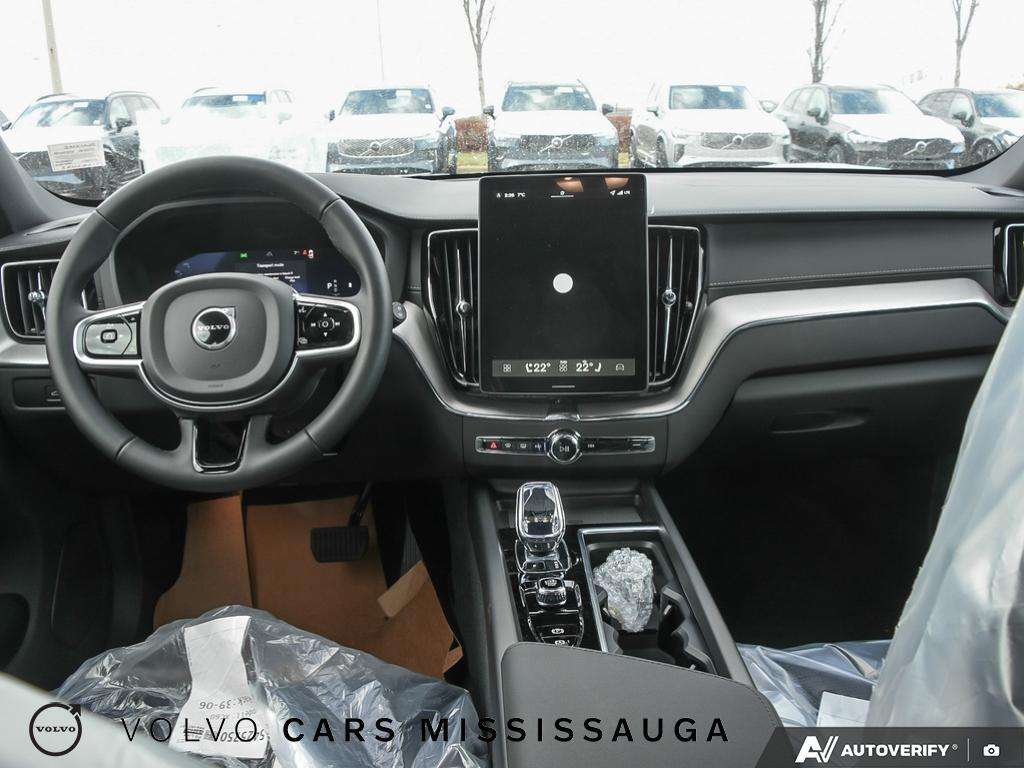 2026 Volvo XC60 B5 AWD Ultra Black Edition thumb 25