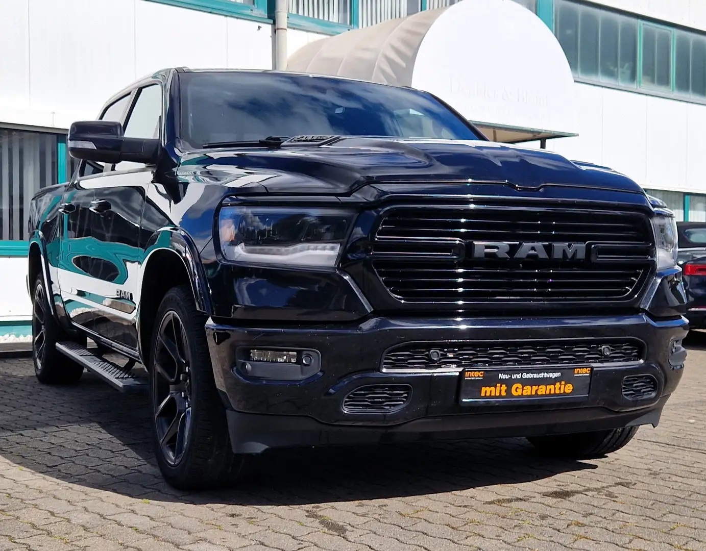 Dodge RAM Dodge RAM 1500 Laramie 5.7l Crew Cab LED, Soundsys Schwarz - 1