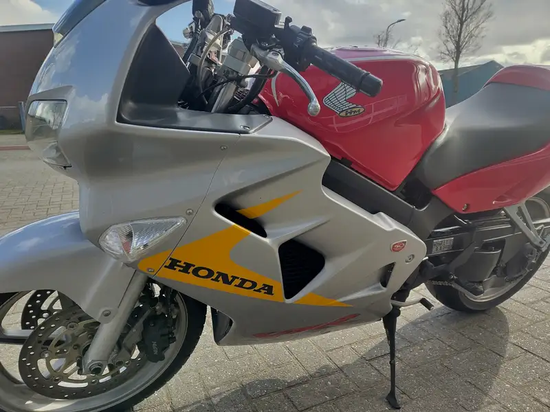Honda VFR 800 - foto 8