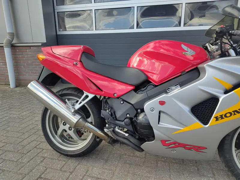 Honda VFR 800 - foto 4