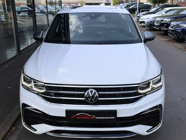 Volkswagen Tiguan Allspace view 3