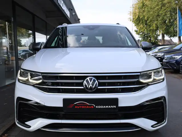 Volkswagen Tiguan Allspace view 4