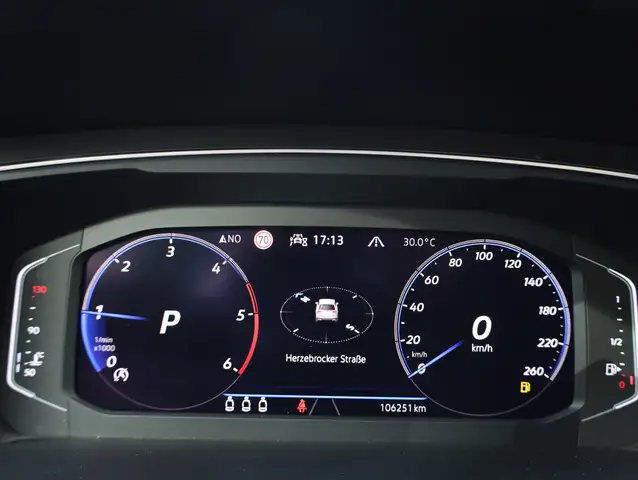 Volkswagen Tiguan Allspace view 14