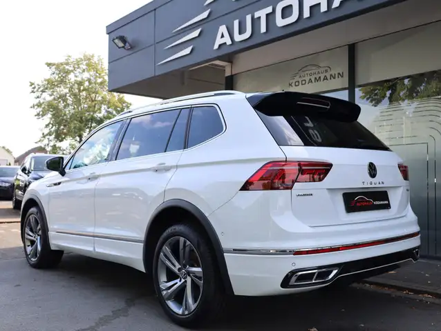 Volkswagen Tiguan Allspace view 8