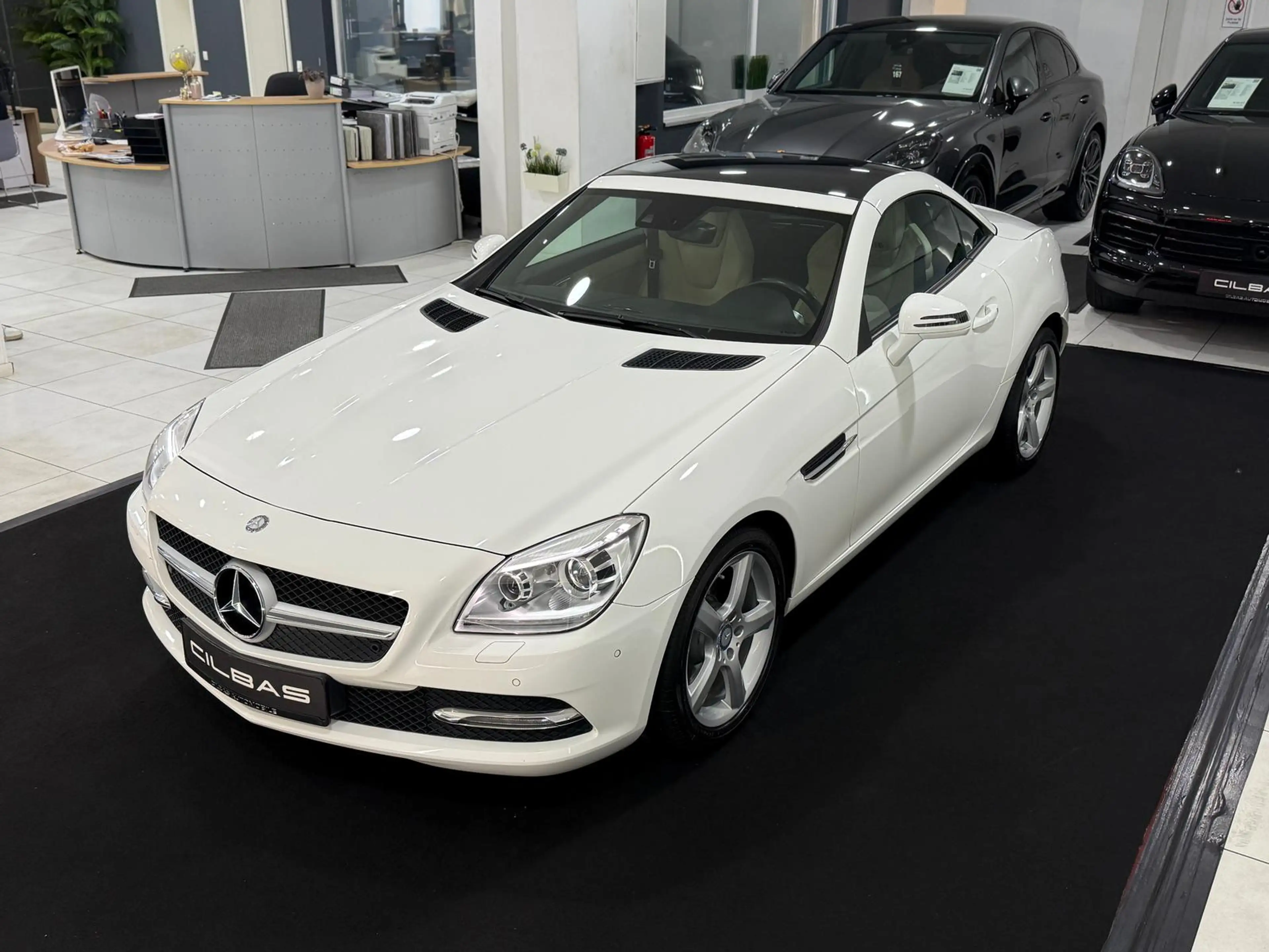 Mercedes-Benz SLK 200 AUT.*PANO*LEDER-BEIGE*XENON*SHZ*AIRSCARF