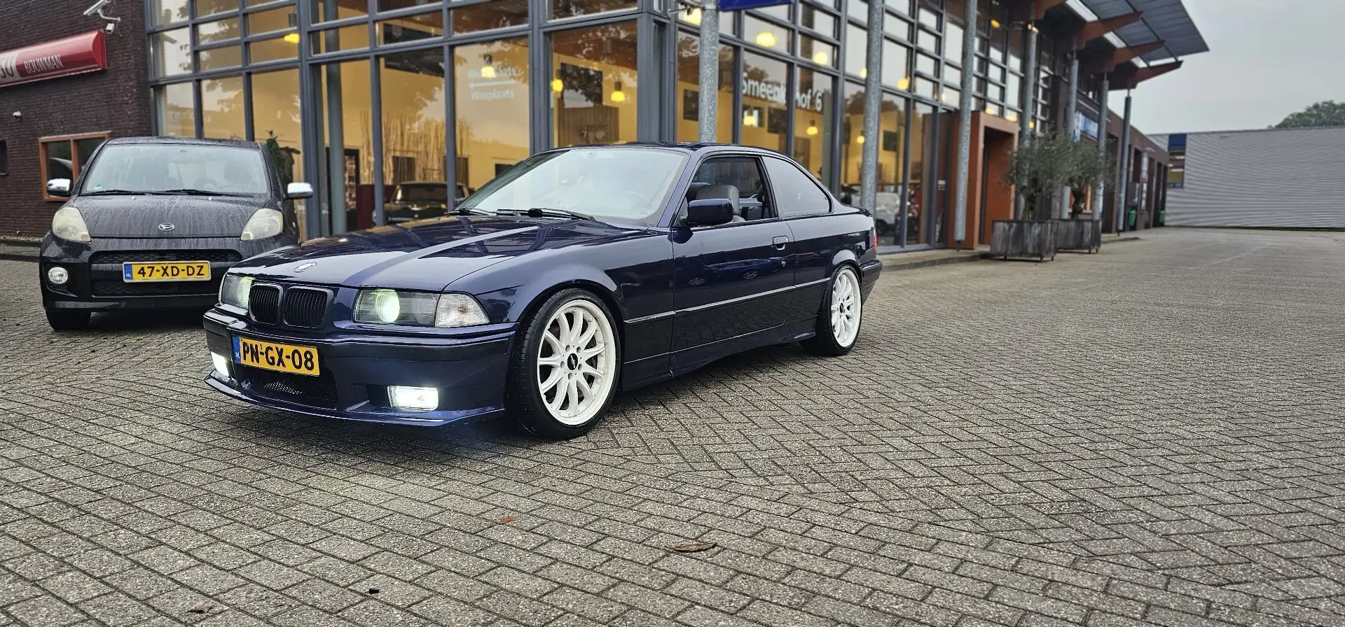BMW 330 320i Executive Blauw - 2