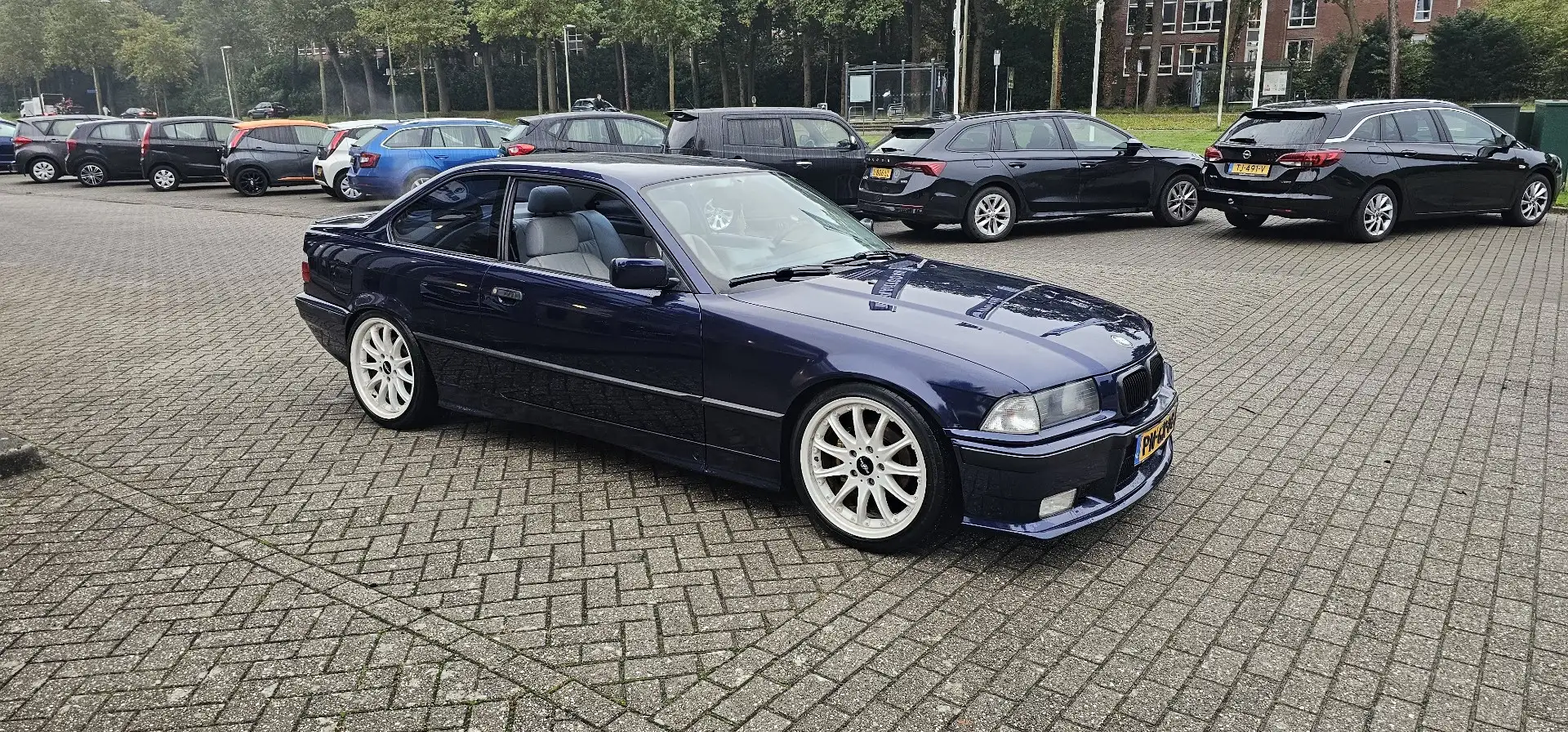 BMW 330 320i Executive Blauw - 1