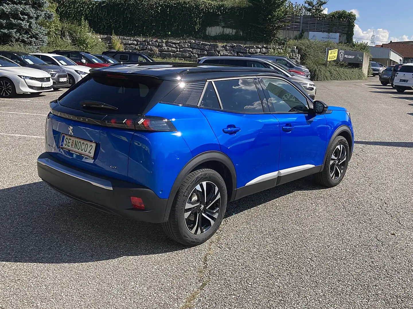 Peugeot e-2008 50kWh GT Blau - 2
