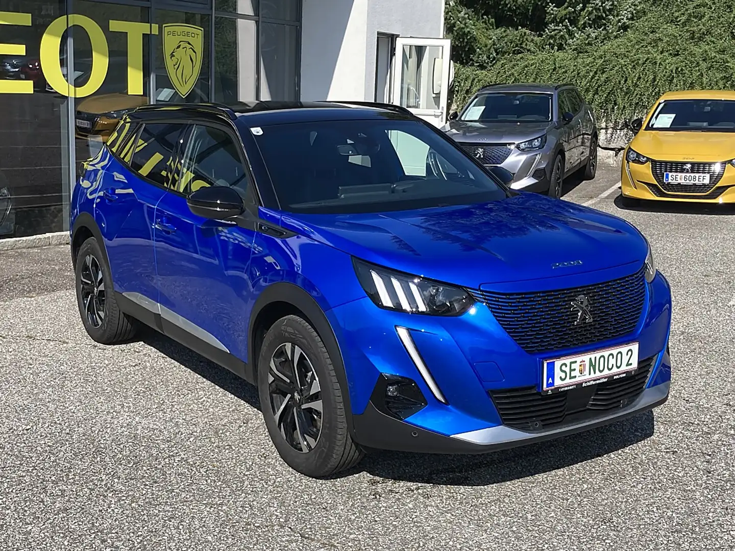Peugeot e-2008 50kWh GT Blau - 1