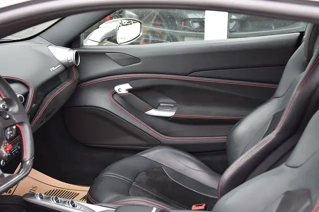 Ferrari F8 Tributo view 5