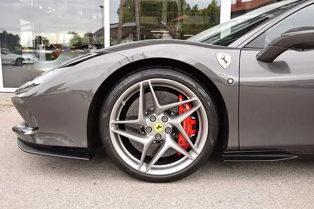 Ferrari F8 Tributo view 13